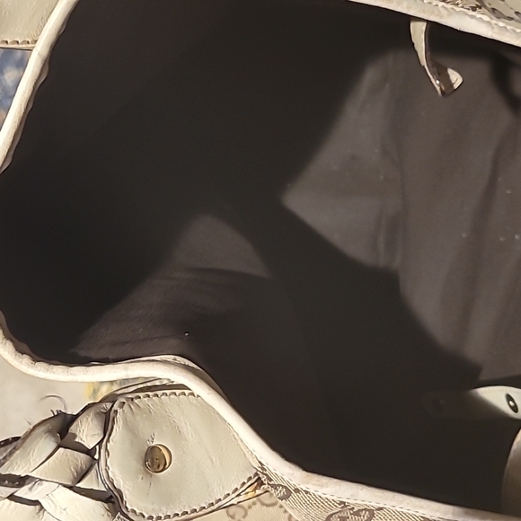 Authenic Gucci Handbag - Picture 4 of 8